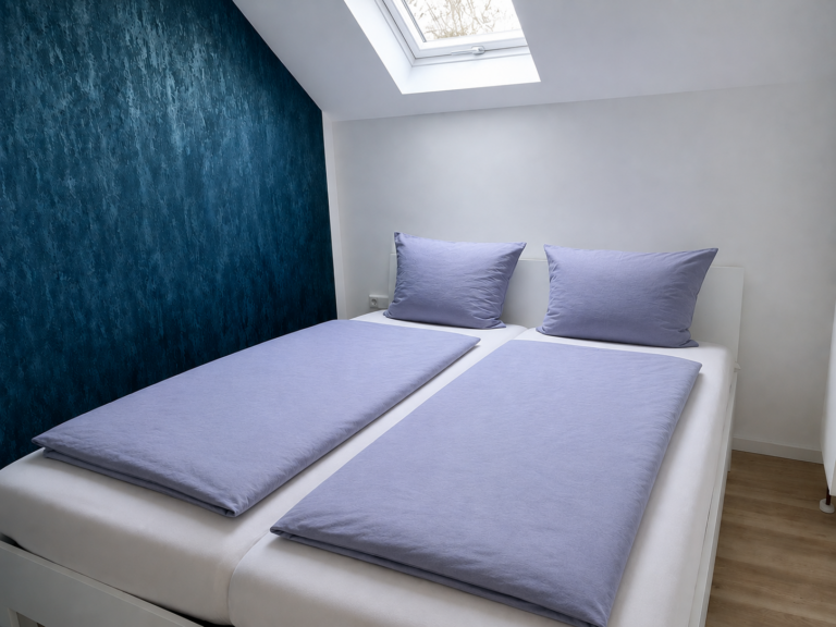 Helles Doppelzimmer der SEASIDE-Unterkunft für eine Fastenwoche nach Buchinger auf Wangerooge.